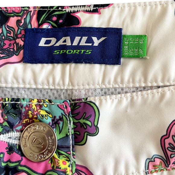 DAILY SPORTS Women's Size 12 White Pink Turquoise Paisley Print Activewear Skort - Picture 3 of 6